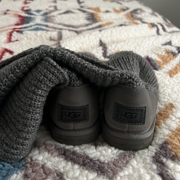 UGG size 9, grey boots - Picture 3 of 5